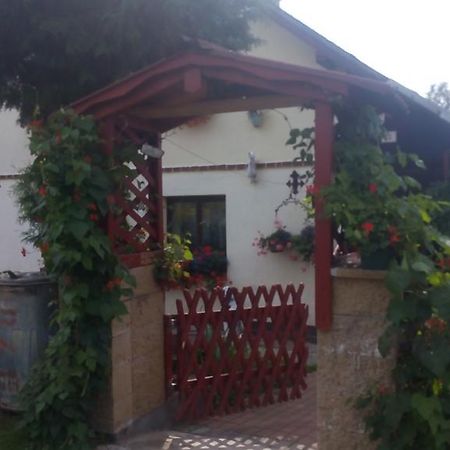U Tri Kocek Hotel Jablonne v Podjestedi Luaran gambar
