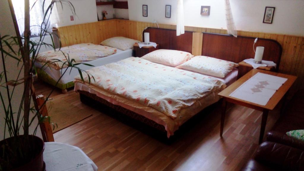 U Tri Kocek Hotel Jablonne v Podjestedi Luaran gambar
