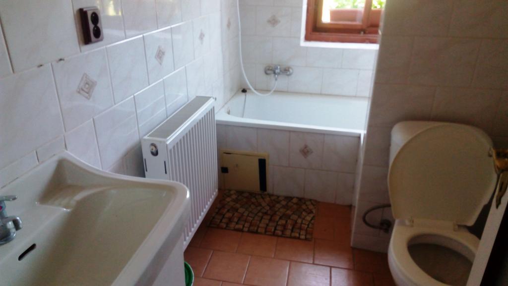 U Tri Kocek Hotel Jablonne v Podjestedi Luaran gambar