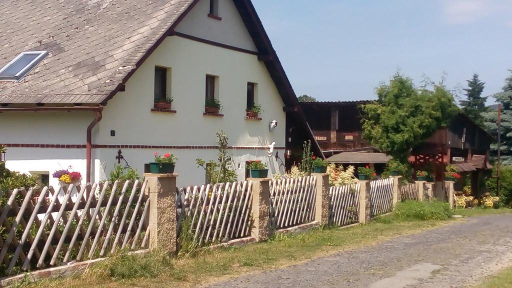 U Tri Kocek Hotel Jablonne v Podjestedi Luaran gambar