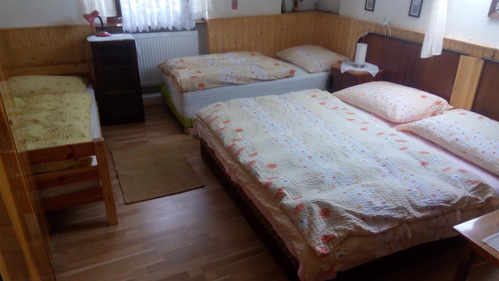 U Tri Kocek Hotel Jablonne v Podjestedi Luaran gambar