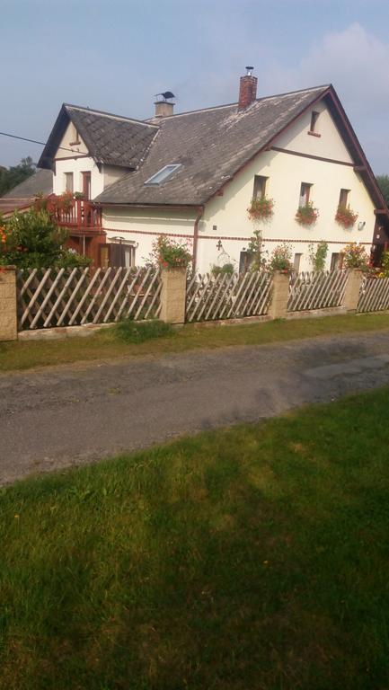U Tri Kocek Hotel Jablonne v Podjestedi Luaran gambar