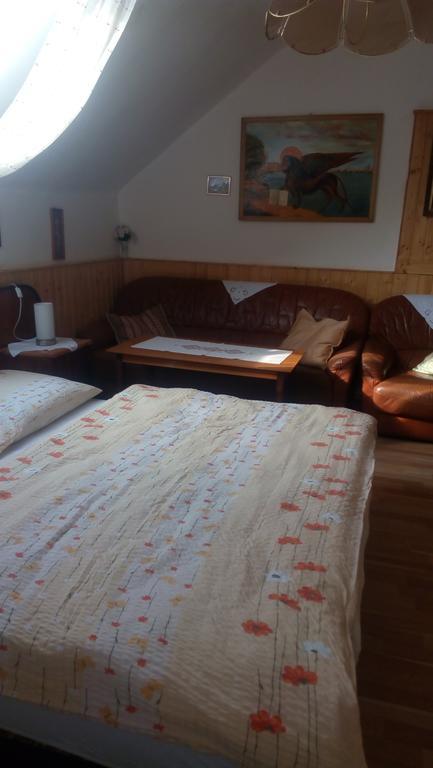 U Tri Kocek Hotel Jablonne v Podjestedi Luaran gambar
