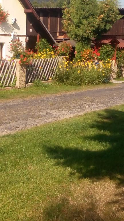 U Tri Kocek Hotel Jablonne v Podjestedi Luaran gambar
