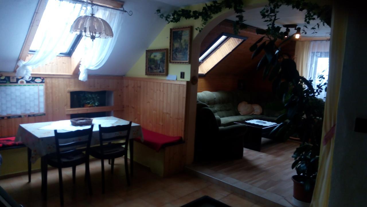 U Tri Kocek Hotel Jablonne v Podjestedi Luaran gambar